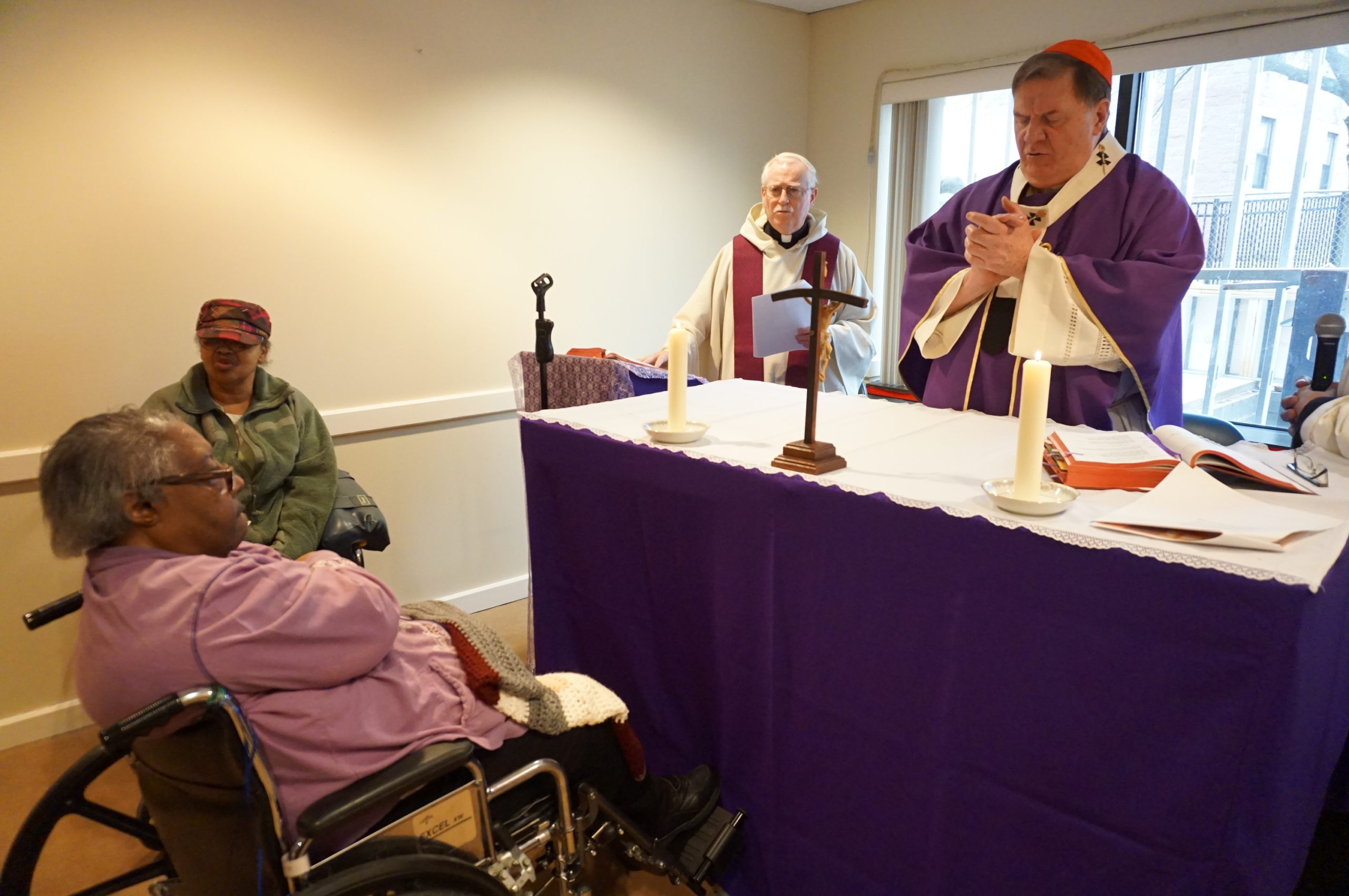 You are currently viewing Cardinal Tobin Visits New Community Extended Care