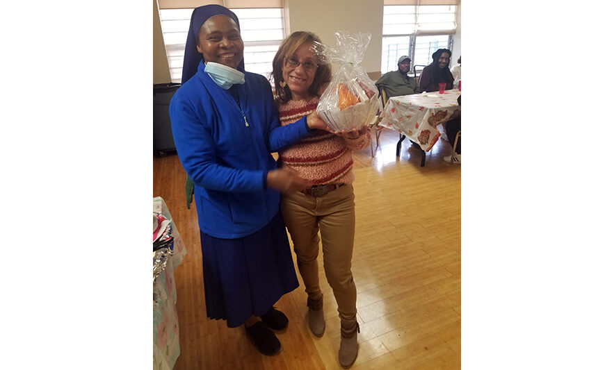Orange Senior Thanksgiving 11-18-2021 Sister Pauline and woman with gift bowl for web